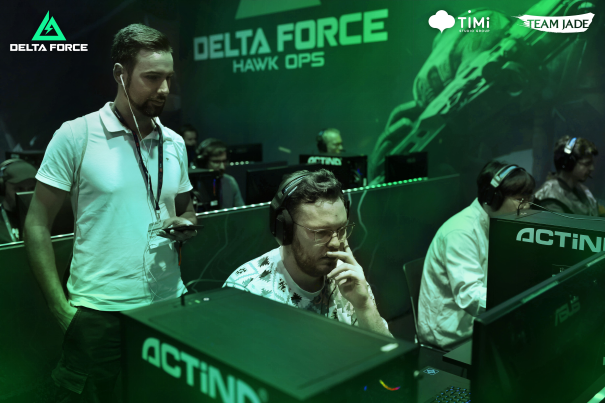 一个是坚不 一个是坚不